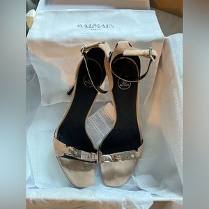Display Balmain heels